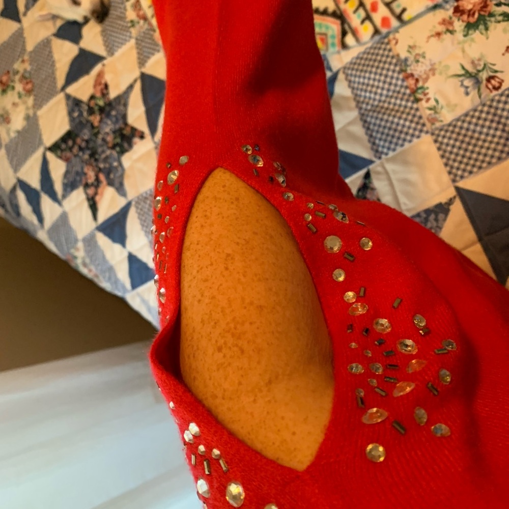 Red sweater - Picture 5 of 5